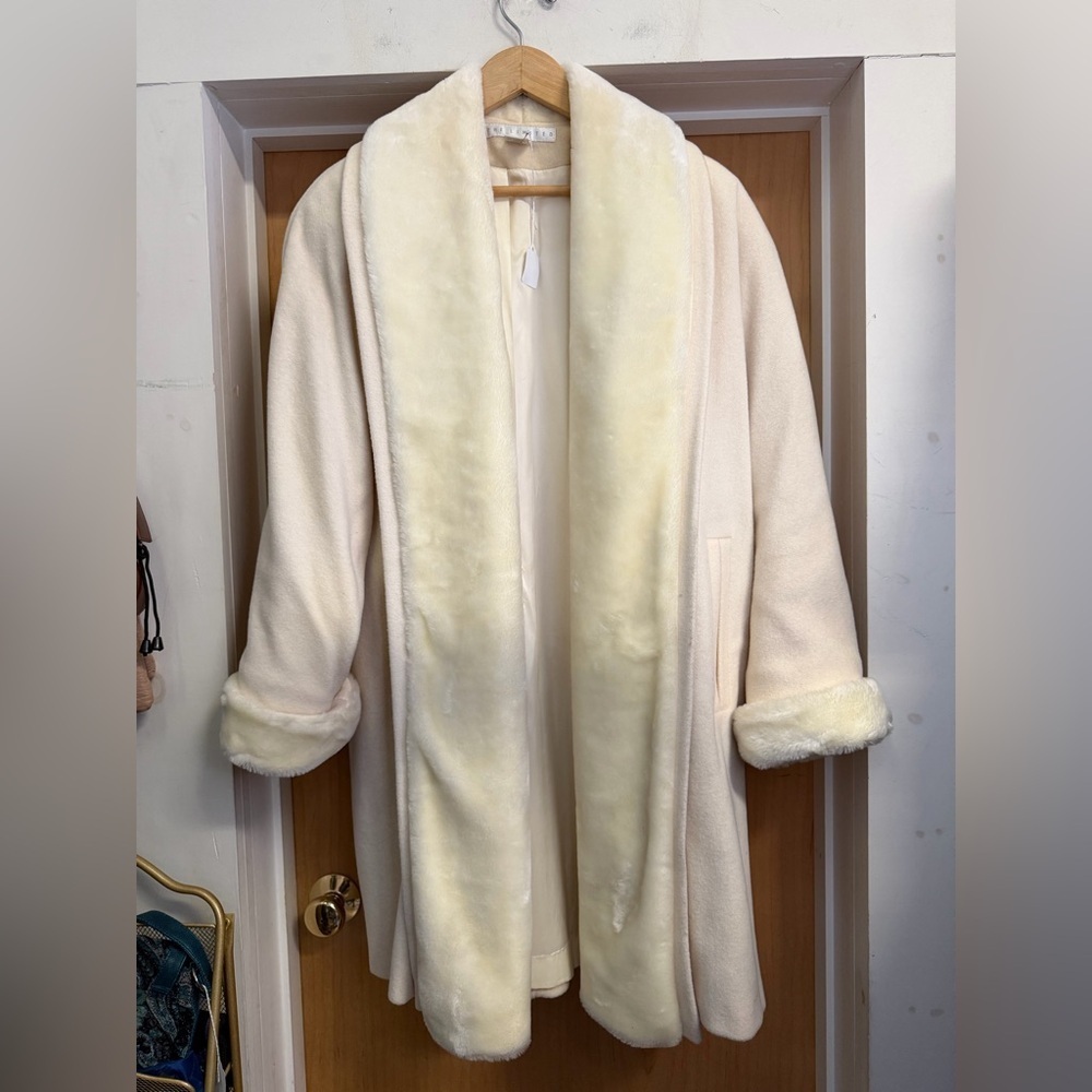 The Limited Women’s Cream Mob Wife Trench Coat - Faux Fur - Pockets Size: Medium